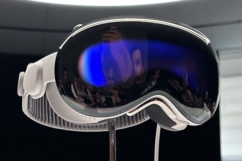 Vision Pro。米アップル本社で撮影した実機だ