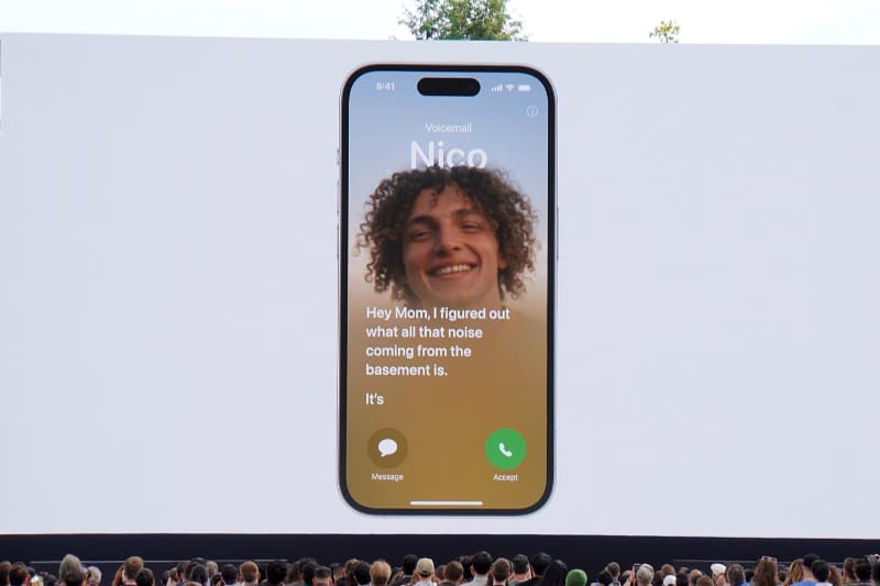 ライブ留守番電話は、当初、英語のみの対応になる