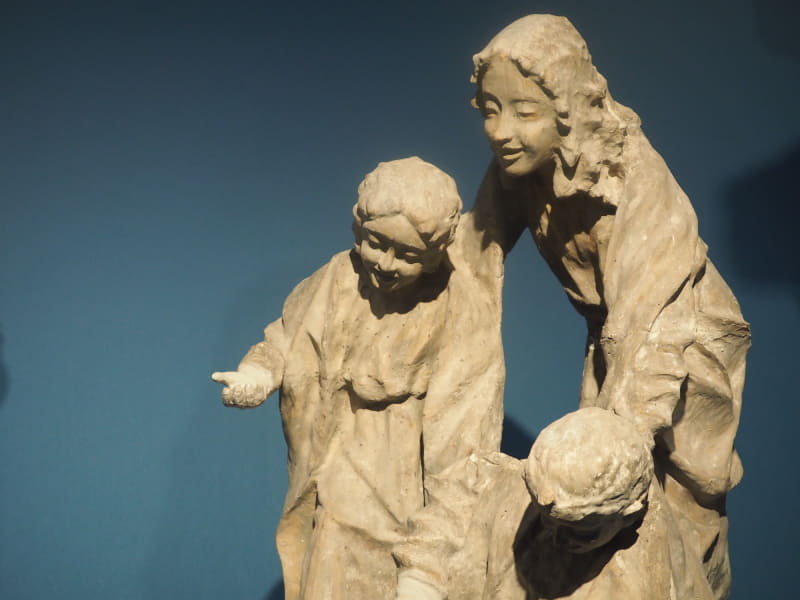 《歌う天使たち》は、とても親しみやすい表情をしている