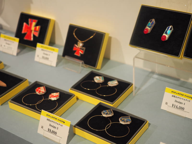 展覧会オリジナルのアクセサリー