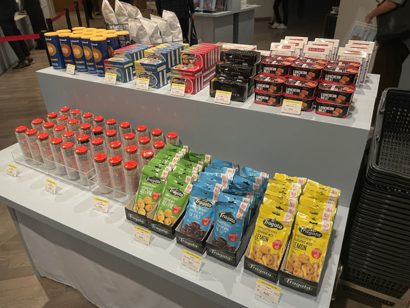 スペインのスナック菓子や缶詰などもある