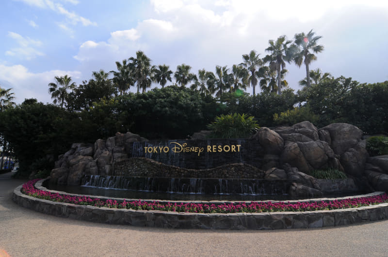 1985年に東京ディズニーランドが開園した後も、舞浜駅一帯はディズニリゾートして開発が続いている