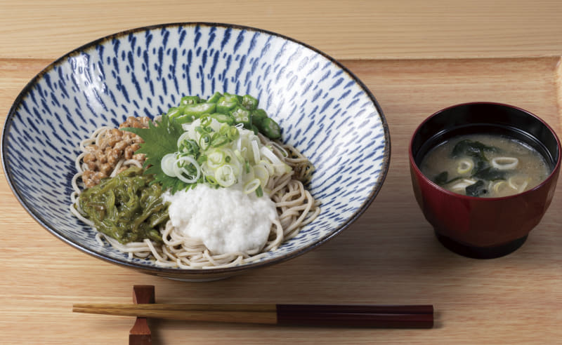 ねばねば野菜のばくだんまぜ蕎麦 980円