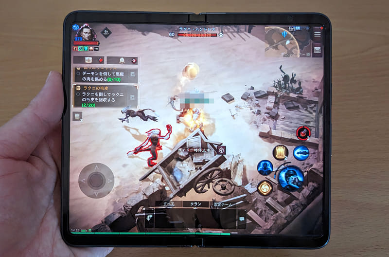 スマホを横画面にしてプレイするタイプのゲームは、かなりの確率でタブレットモードの全画面表示に対応しているようです。これは「ディアブロイモータル」の例