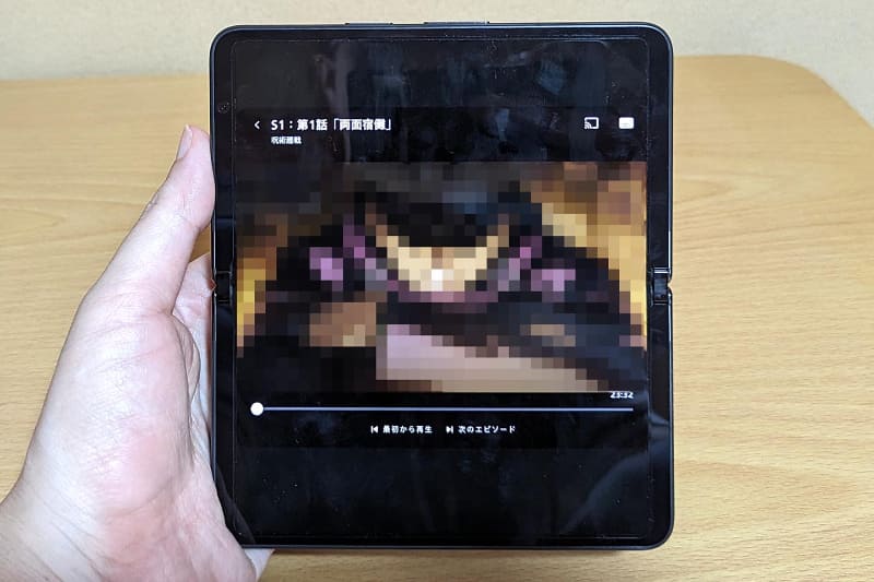 「Disney+」では、タブレットモードだと画面中央に動画を表示