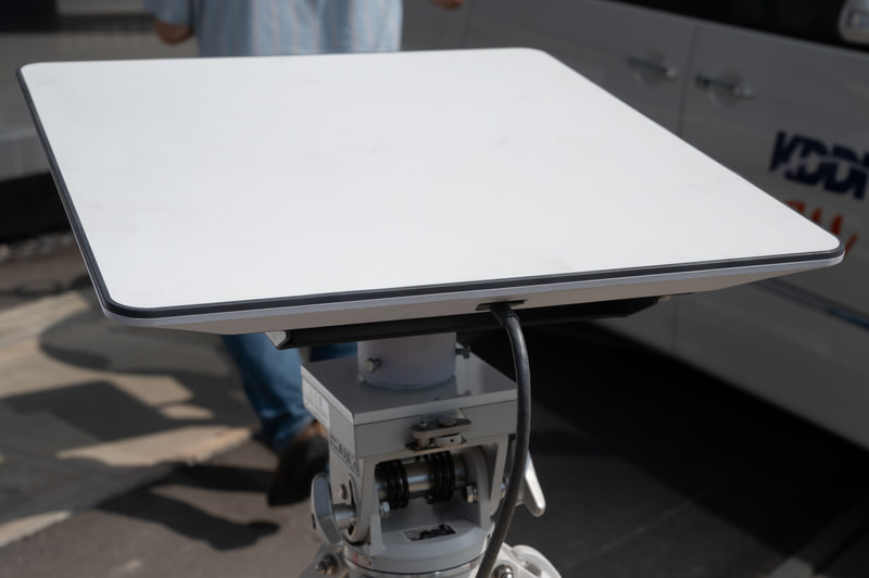 アンテナは正方形に近い形状で、一般ユーザーに提供されているより製品より高性能なタイプ