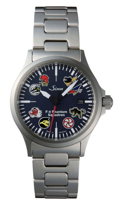 ジン 556.F-4.II、429,000円。限定200本