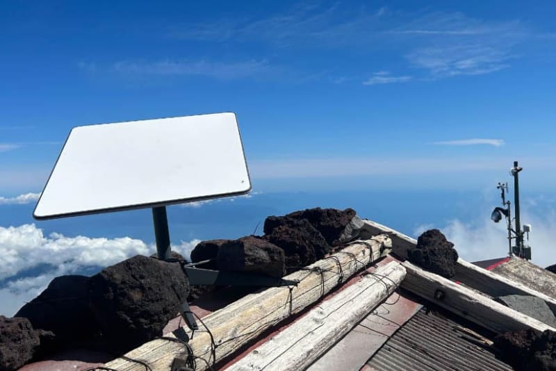 「Starlink」の通信アンテナ