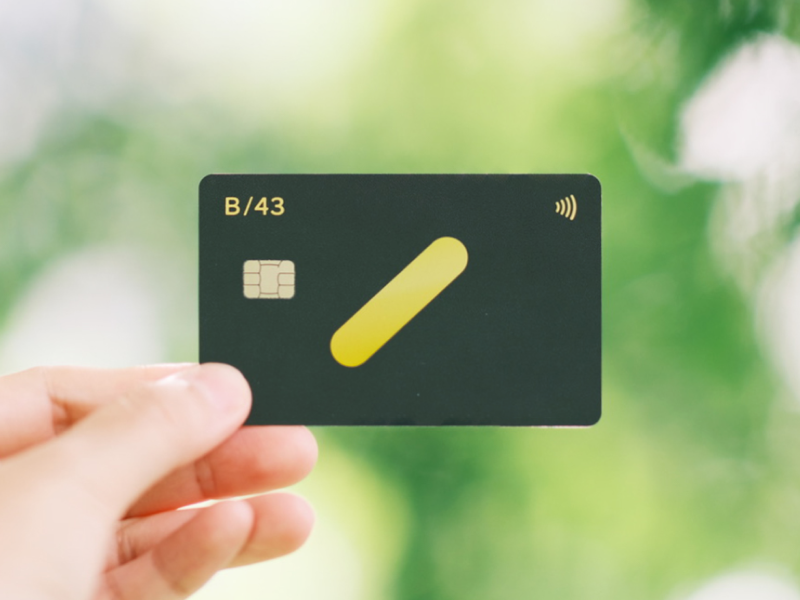 B/43プラス限定のカード ブラック