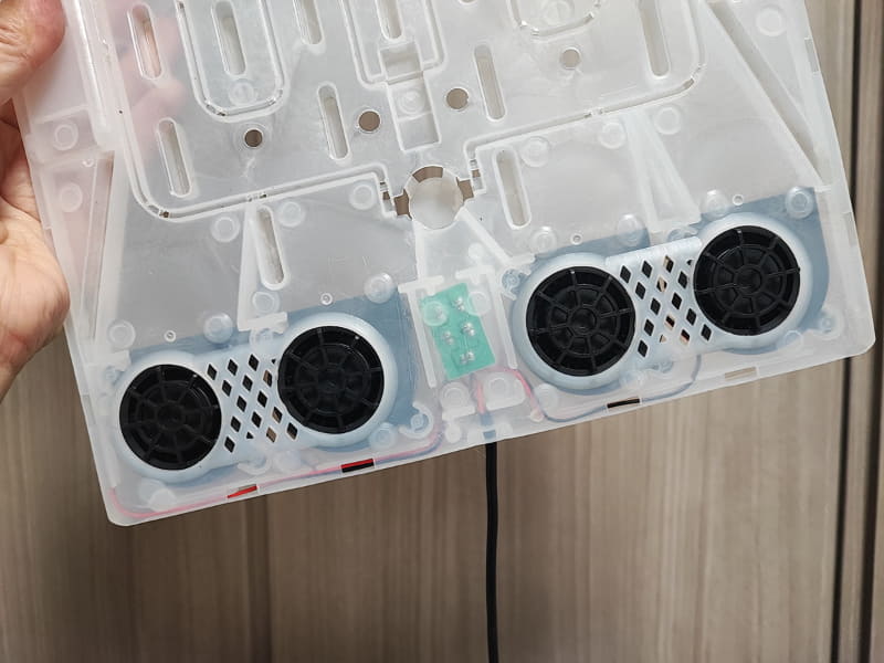 4つの小型ファン