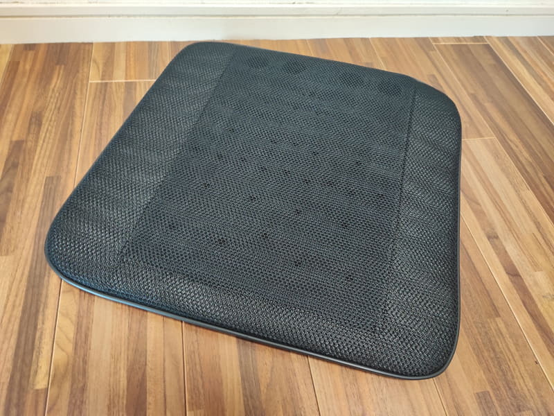 クッションの中にファンを内蔵