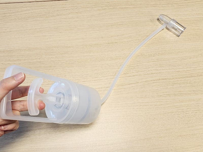 ハンドルを引いて吸引します