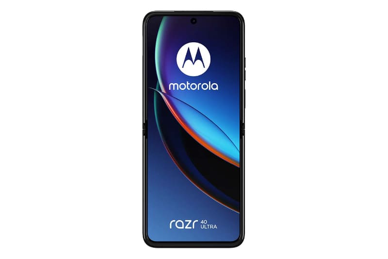 motorola razr 40 ultra。「いかにもrazr」というデザインではなくなったが、外側の画面が3.6インチに大きくなって実用性が増している