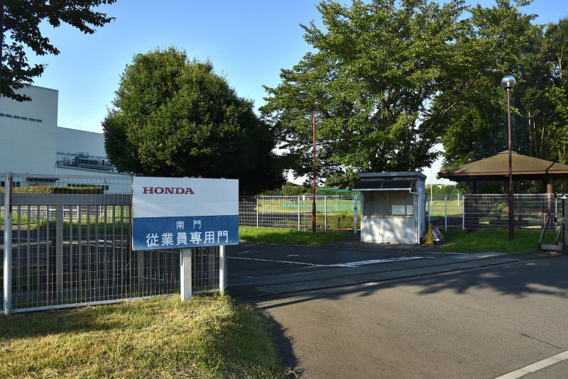 LRTの沿線には大企業の工場などが多くあり、特にホンダの研究所・工場はひろきわ大きな存在感を放っている
