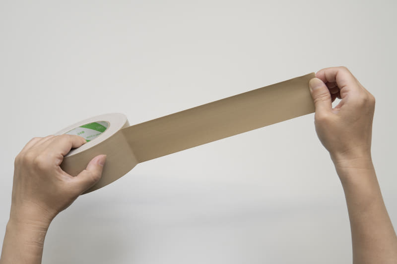柔軟性に富んだ高品位な布テープ。重量物の封かんにも最適