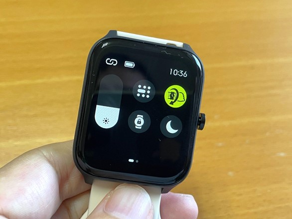 上から下へスワイプするとサブメニューを表示