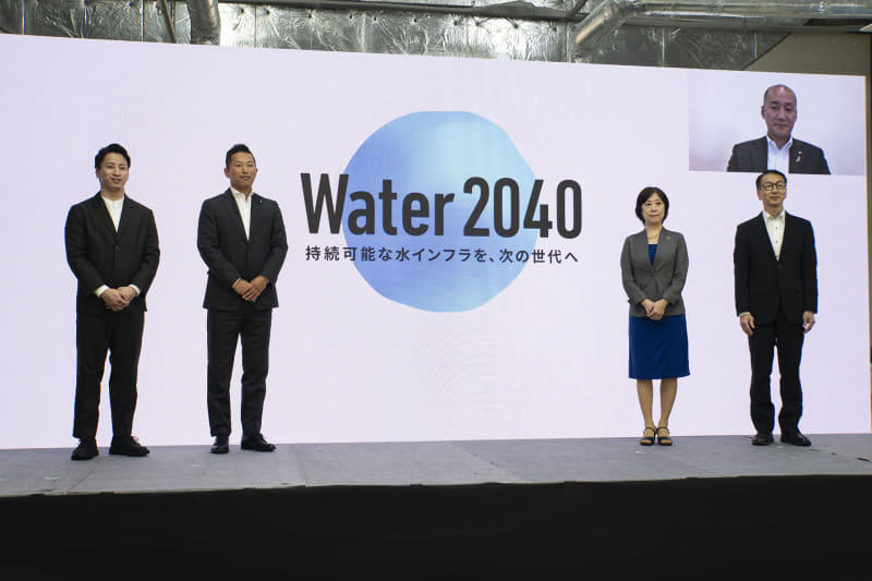 左から、WOTA 前田瑶介氏、ソフトバンク デジタルトランスフォーメーション本部 第一ビジネスエンジニアリング統括部 統括部長 河本亮氏、日本政策投資銀行 原田文代氏、愛媛県 山名富士氏