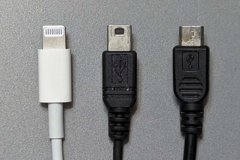 左から、Lightning、MiniB、microB