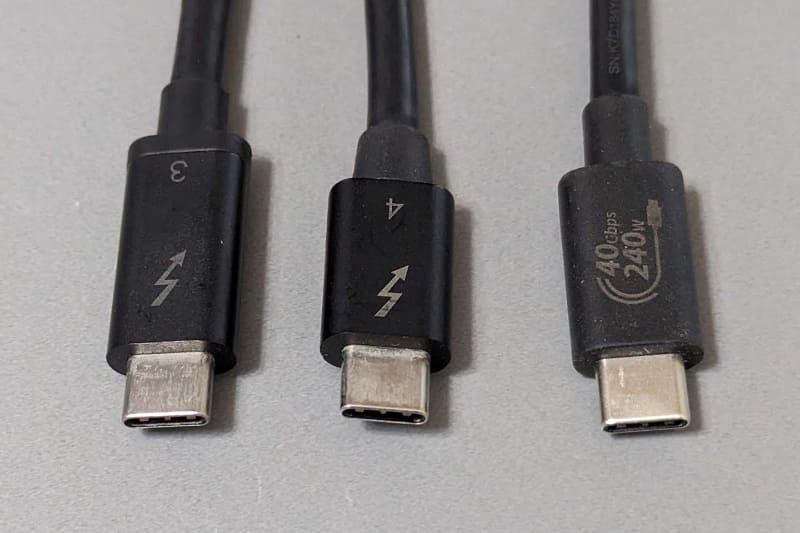 USB Type-Cを採用したケーブルのうち、Thunderbolt 3ケーブルやThunderbolt 4ケーブル(稲妻マークにバージョンが数字で記載)、認証済みUSB4ケーブル(速度とワット数が記載)ならば、仕様の判別も容易です