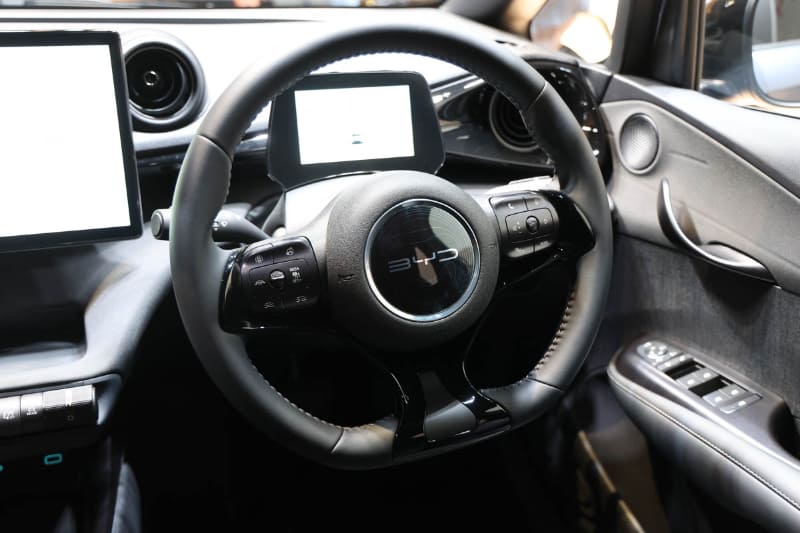 イルカのフィンをモチーフにしたドアノブ