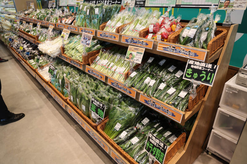 地元の野菜も取り揃える