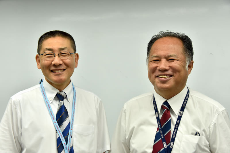 梅山洋さん(左)と濱崎勝明さん(右)。元ロマンスカーの運転士だった2人だけに、インタビューは小田急愛に溢れた話が満載だった