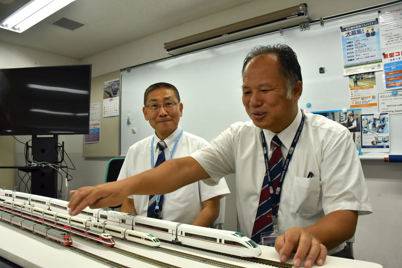 VSEの模型を見ながら、濱崎さんと梅山さんのVSEに対する熱い思いが次々と飛び出した