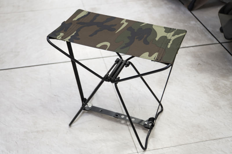 ハイマウント フォールディングスツール(1,760円)