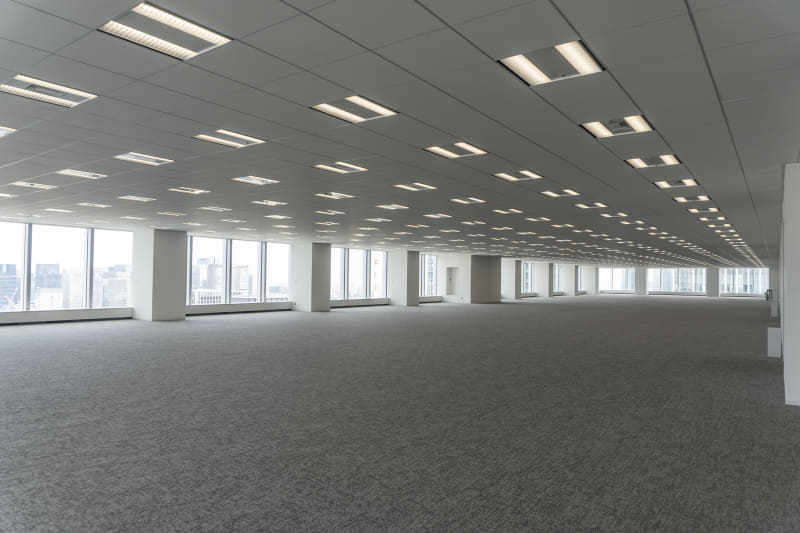 基準階は約3,400m<span class="em sup">2</span>(約1,000坪)