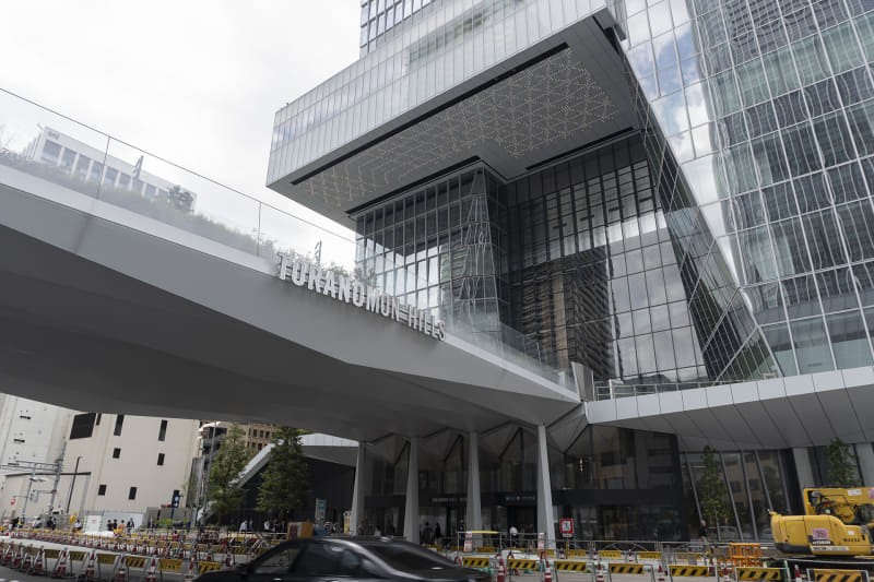 T-デッキの下には桜田通りが通る