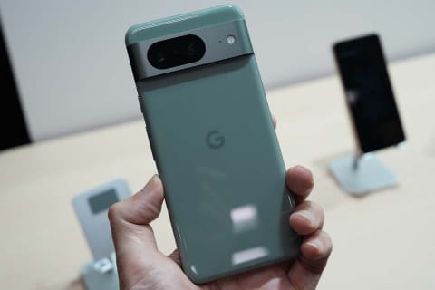 小さくなった「Pixel 8」と最上位「Pixel 8 Pro」 AI活用で“顔