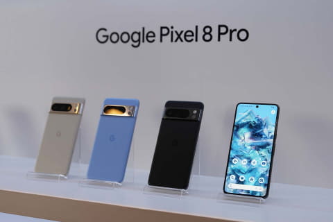 小さくなった「Pixel 8」と最上位「Pixel 8 Pro」 AI活用で“顔