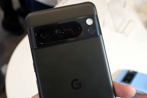 小さくなった「Pixel 8」と最上位「Pixel 8 Pro」 AI活用で“顔
