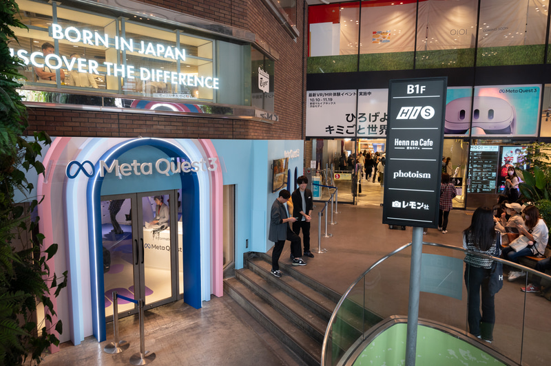 渋谷モディ、入口の脇に設けられた体験コーナー