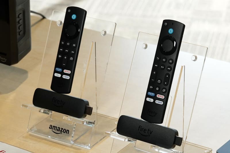 左からFire TV 4K(第2世代)とFire TV Stick 4K Max(第2世代)