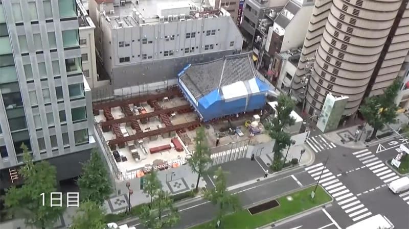 曳家工事により本堂を移動させた