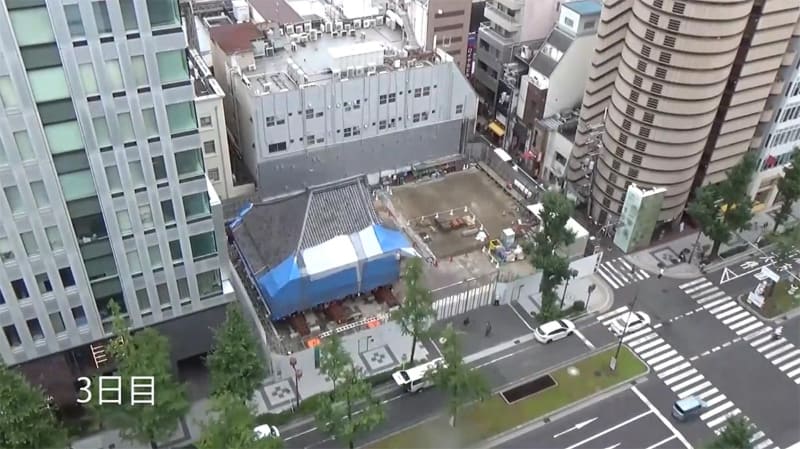 曳家工事により本堂を移動させた