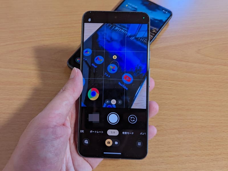 画面中央に、黄色い花のマークが見えます。これがマクロ撮影モードのアイコン。このようにPixel 8でもマクロ撮影ができるようになりました