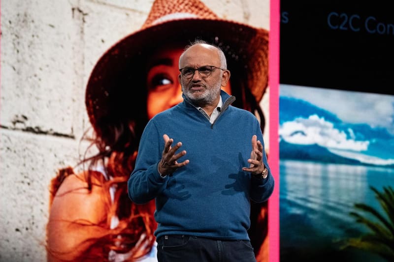 Adobeのシャンタヌ・ラナヤンCEO。基調講演でも「今年は生成AIの年」と話した。