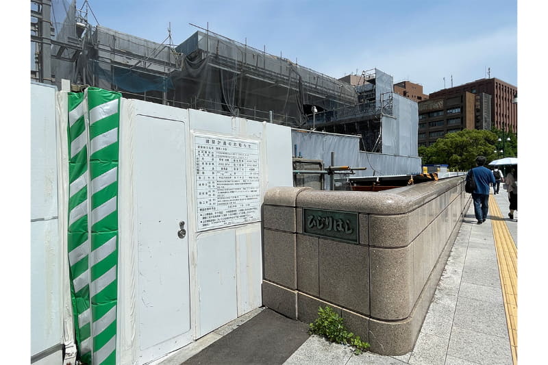 聖橋と新駅舎工事中の駅舎(6月8日撮影)
