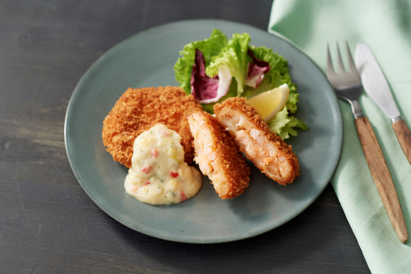 海老がたっぷり入った海老カツ。自宅ではなかなかつくれない料理だ