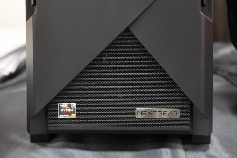 ロゴはメタル製