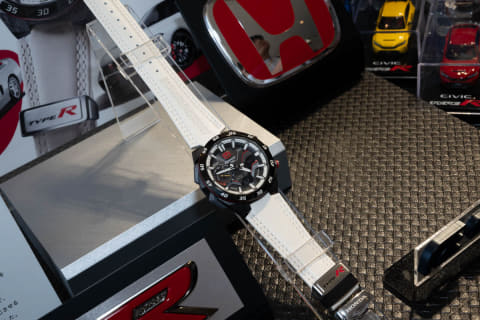 ホンダTYPE R×EDIFICE、赤バッジと本物のチャンピオンシップホワイト