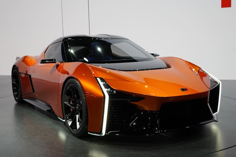 トヨタ「FT-Se」。まるでスーパーカー。ルーフは中央が凹んだダブルバブル形状だ