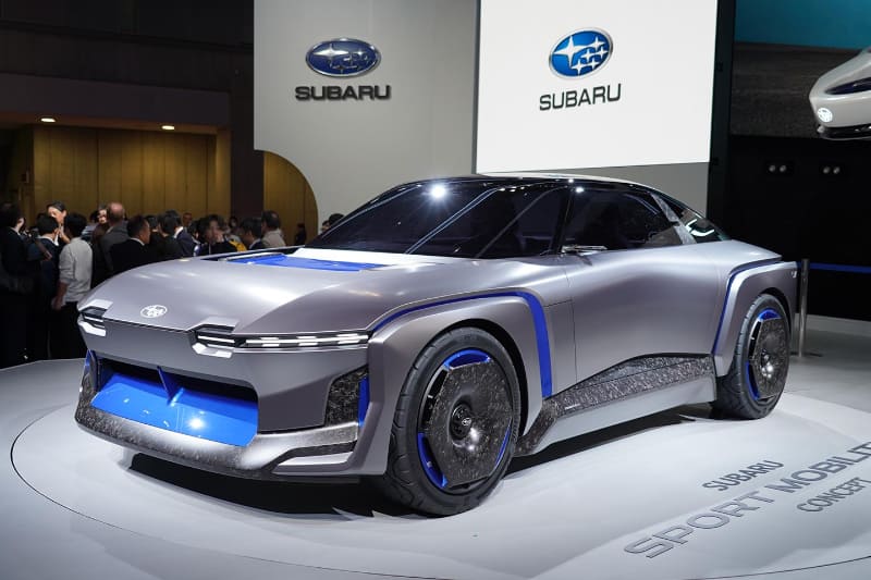 筆者はホイールカバーが「"六"角形」というところと「フロントライトが片側あたり"6"セグメント」と言うところに気が付いた。他にもあるらしいので来場時にはみんなで探してみよう(笑)