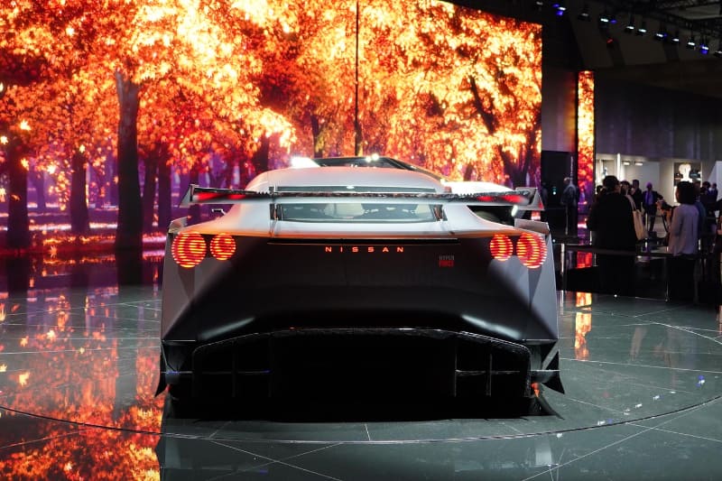 フロントビューはジオン軍でも、リアビューは完全にGT-Rのイメージそのもの。