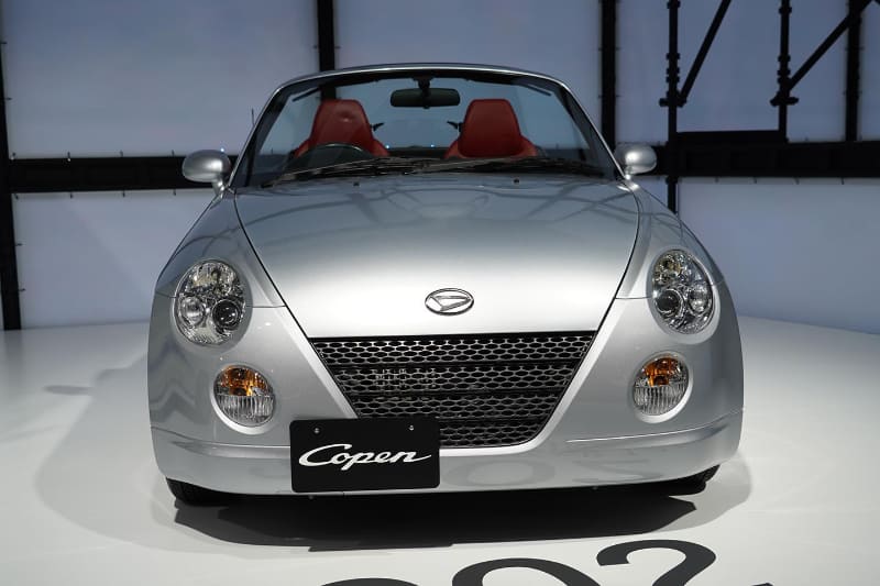 ブース内には2002年デビューの初代コペンも展示されていた。「ビジョン コペン」と見比べてみよう!