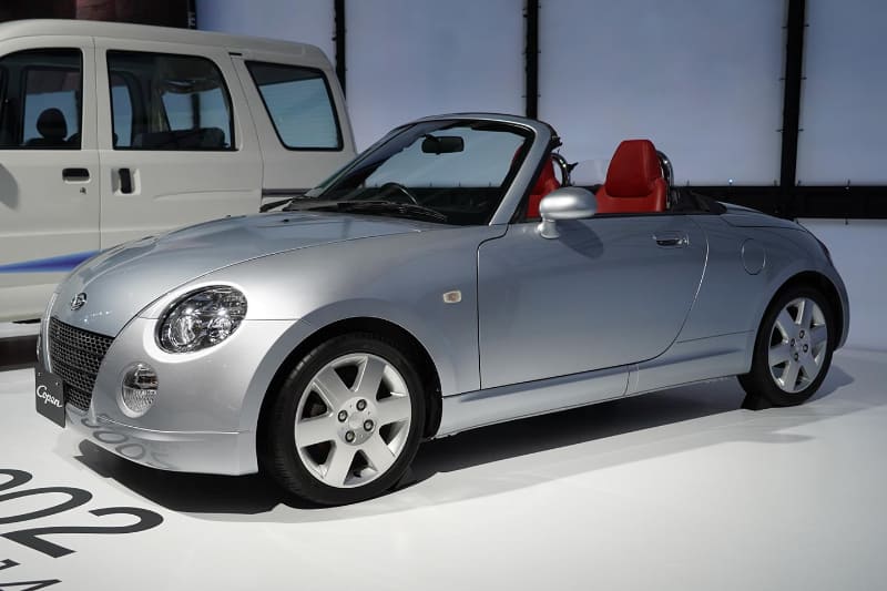 ブース内には2002年デビューの初代コペンも展示されていた。「ビジョン コペン」と見比べてみよう!