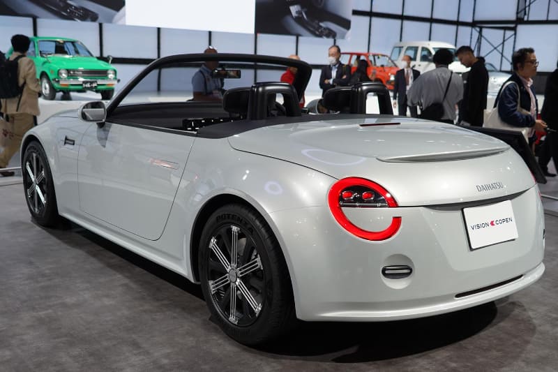 リアビューもステキ。しかし、マフラーの開口部は見当たらない