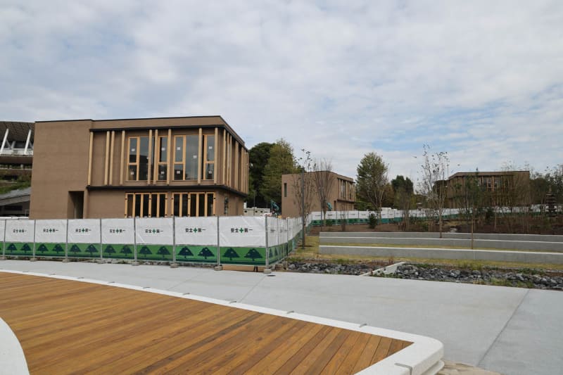 建設中の店舗施設